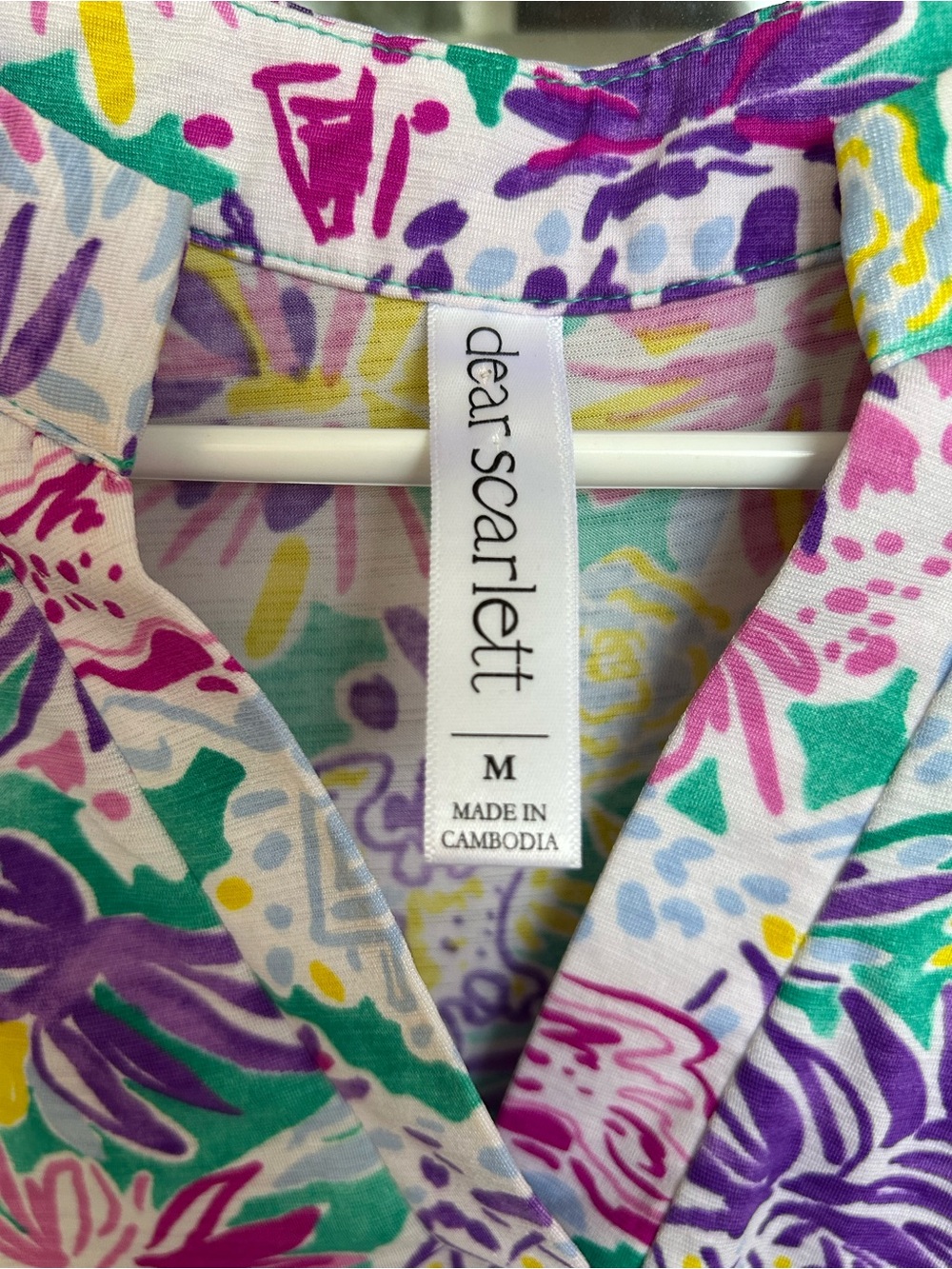 Dear Scarlett Sleeveless Floral V-Neck Top in Multi - Picture 3 of 4